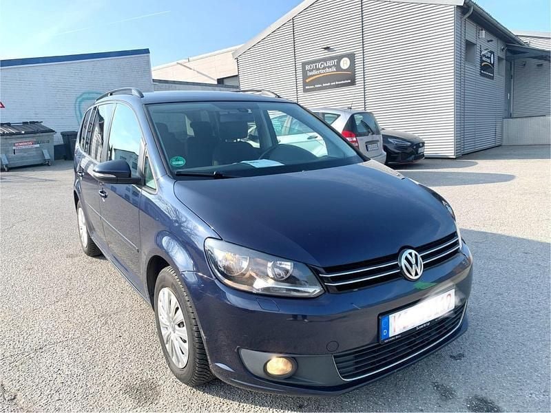 Blau Gebraucht 2014 VW Touran Van / Kleinbus | 7.399 € (Guter Preis) - Bild 1/4