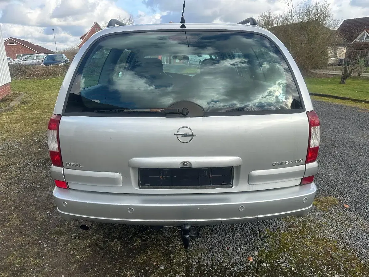 Gebraucht Opel Omega Edition 144 PS (105 kW) 2002 Silber Kombi