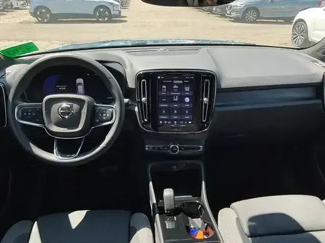 Gebraucht Volvo XC40 Plus 169 kW (231 PS) 2023 Fjord blue metallic SUV