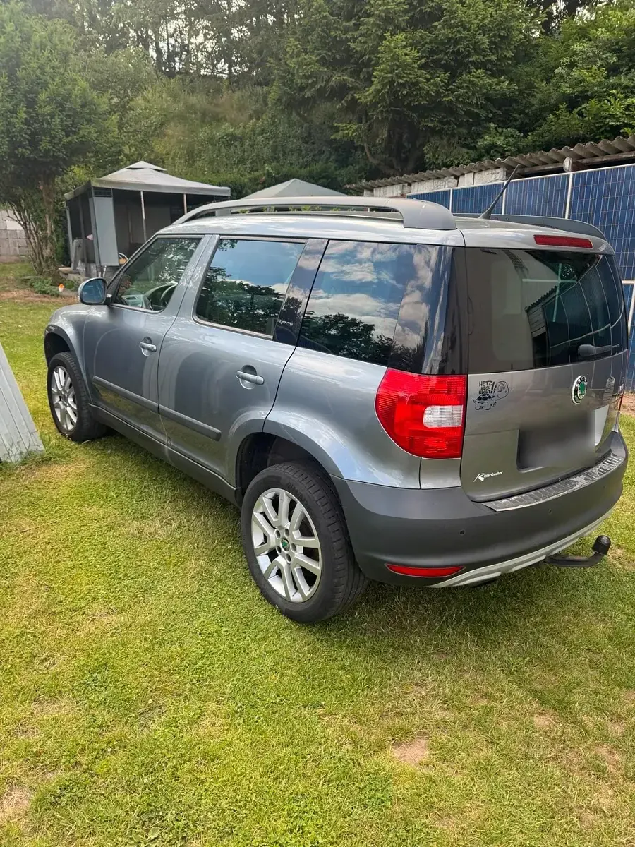 Gebraucht Skoda Yeti 105 PS (77 kW) 2011 Grau SUV
