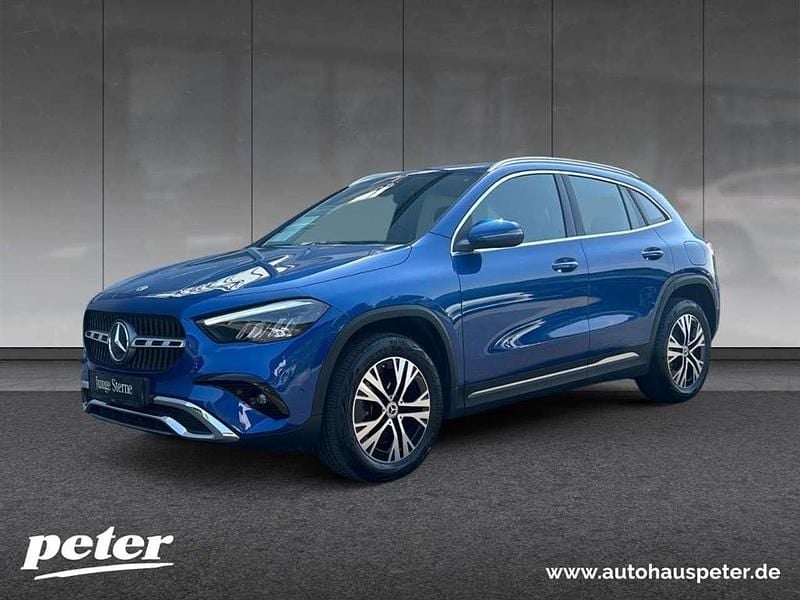 Metalliclack spektralblau Gebraucht 2024 Mercedes GLA220 Advanced SUV | 40.810 € (Fairer Preis) - Bild 1/4