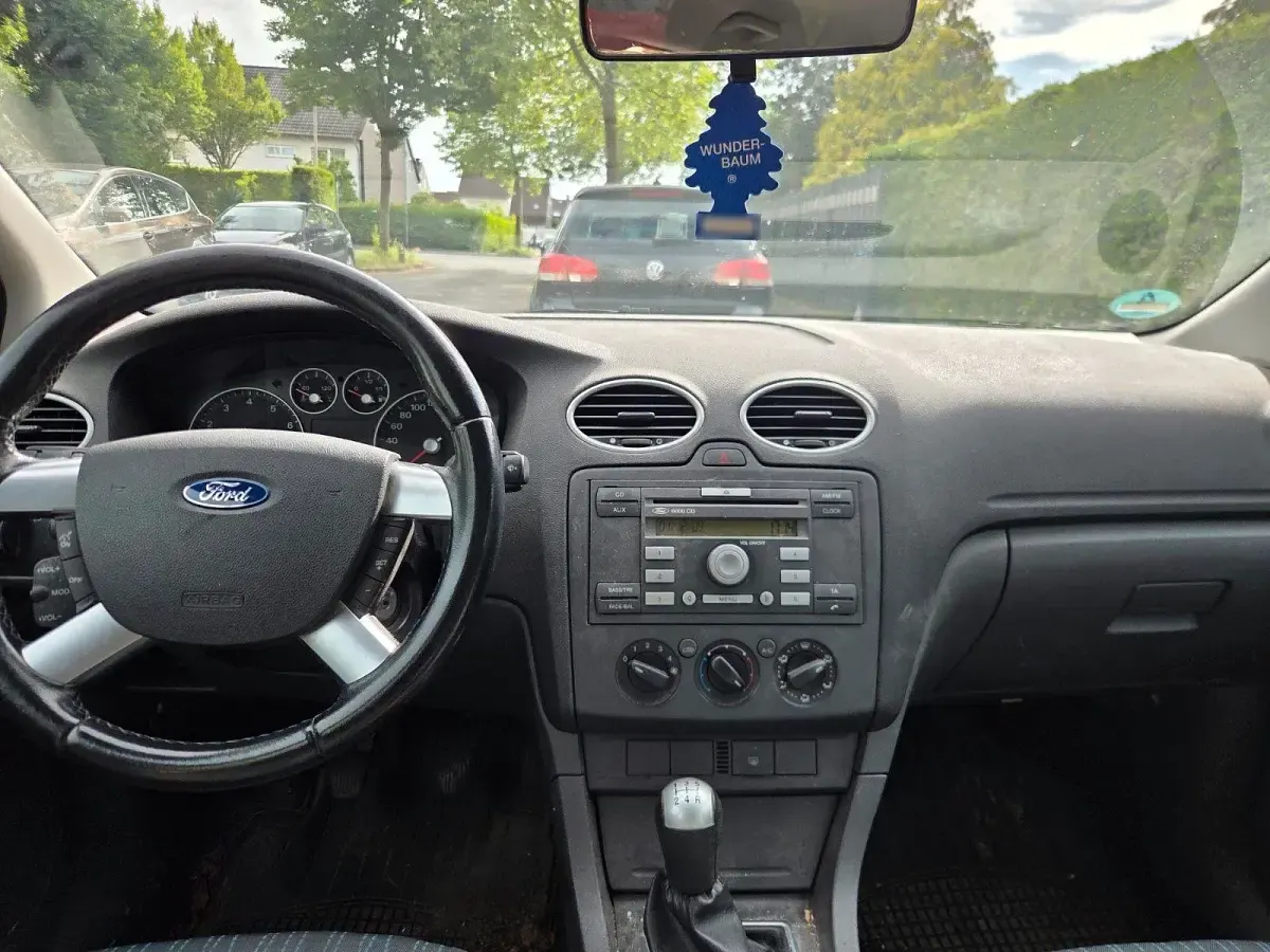 Gebraucht Ford Focus Trend 116 PS (85 kW) 2005 Silber Kombi