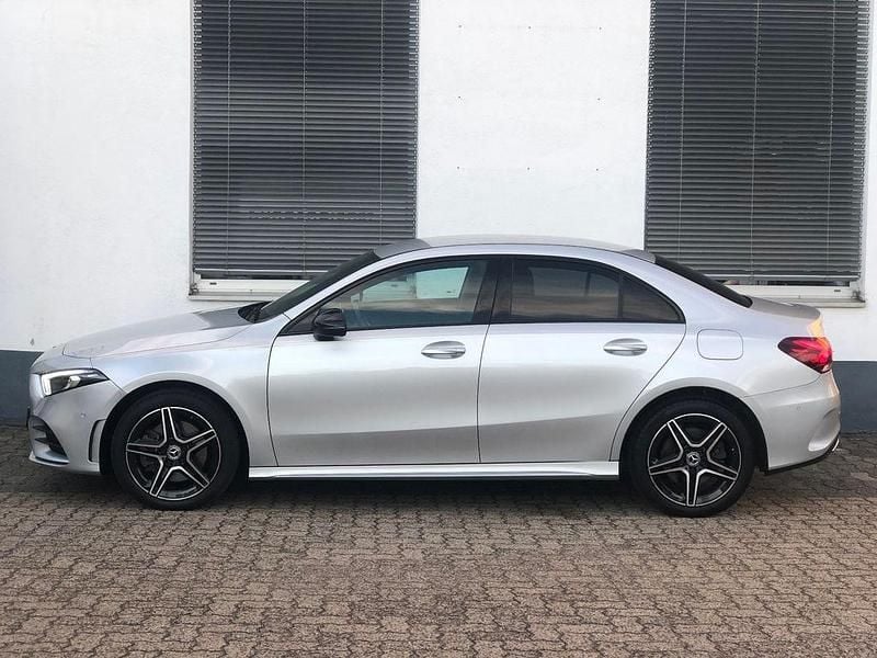 Silber Gebraucht 2021 Mercedes A250 AMG Limousine | 24.995 € (Guter Preis) - Bild 1/4