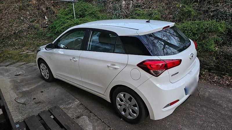 Second-hand Hyundai i20 78 CP (57 kW) 2017 Alb Hatchback