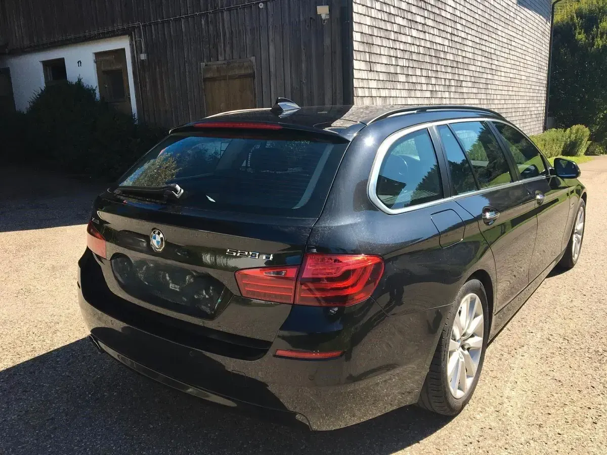 Gebraucht BMW 520 190 PS (139 kW) 2017 Schwarz Kombi