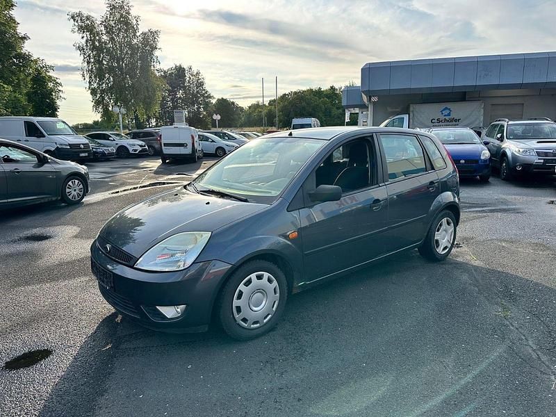 Grau Gebraucht 2004 Ford Fiesta Futura Kleinwagen | 350 € (Superpreis) - Bild 1/4