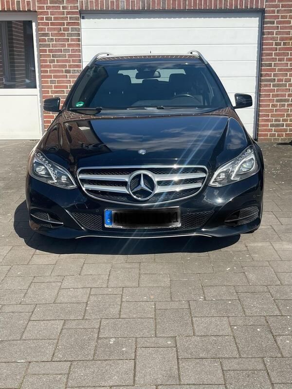 Schwarz Gebraucht 2015 Mercedes E200 Kombi | 10.900 € (Guter Preis) - Bild 1/4