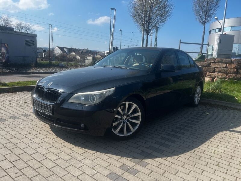 Schwarz Gebraucht 2004 BMW 520 Limousine | 5.990 € (Fairer Preis) - Bild 1/4