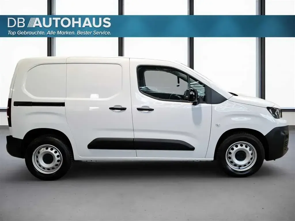 Gebraucht Peugeot Partner Premium 102 PS (75 kW) 2023 Weiß Van / Kleinbus