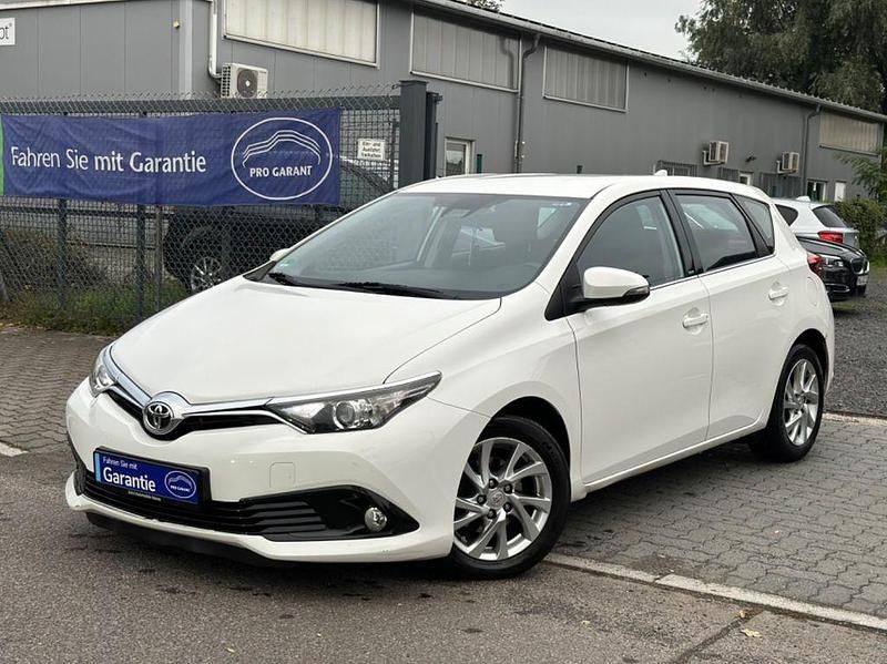Weiß Gebraucht 2016 Toyota Auris Edition-S Limousine | 8.990 € (Fairer Preis) - Bild 1/4