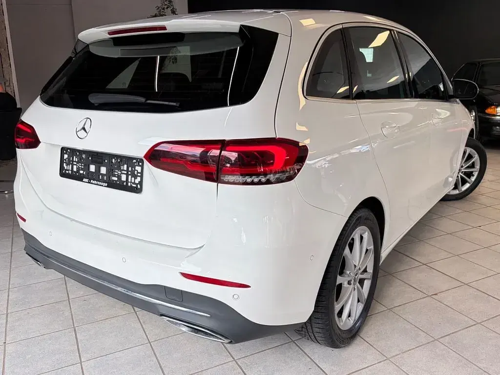 Gebraucht Mercedes B220 190 PS (139 kW) 2019 Polarweiss Kleinwagen