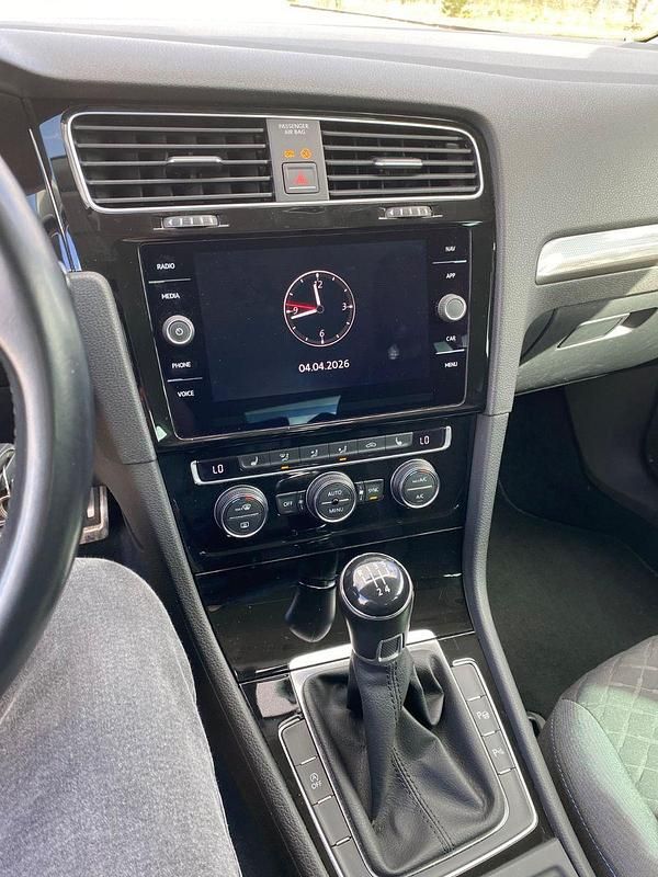 Gebraucht VW Golf VII Join 116 PS (85 kW) 2018 Schwarz Limousine