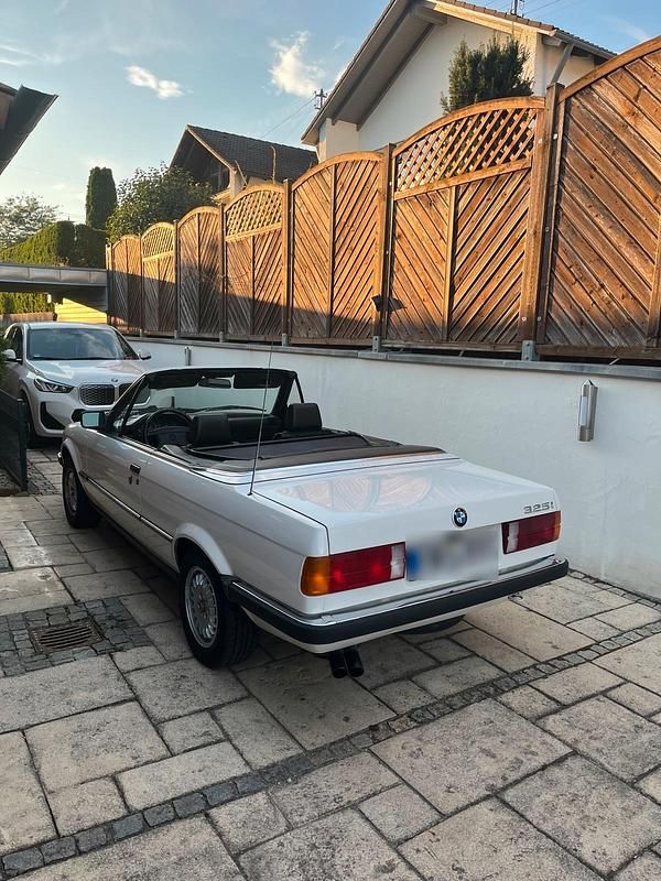 Gebraucht BMW 325 171 PS (125 kW) 1990 Weiß Cabrio