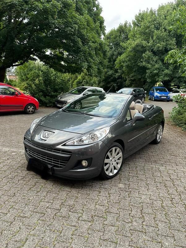 Grau Gebraucht 2012 Peugeot 207 CC Cabrio | 3.550 € (Fairer Preis) - Bild 1/4