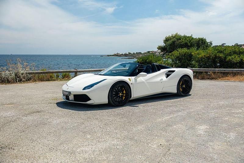 Weiß Gebraucht 2016 Ferrari 488 Cabrio | 234.990 € (Fairer Preis) - Bild 1/4