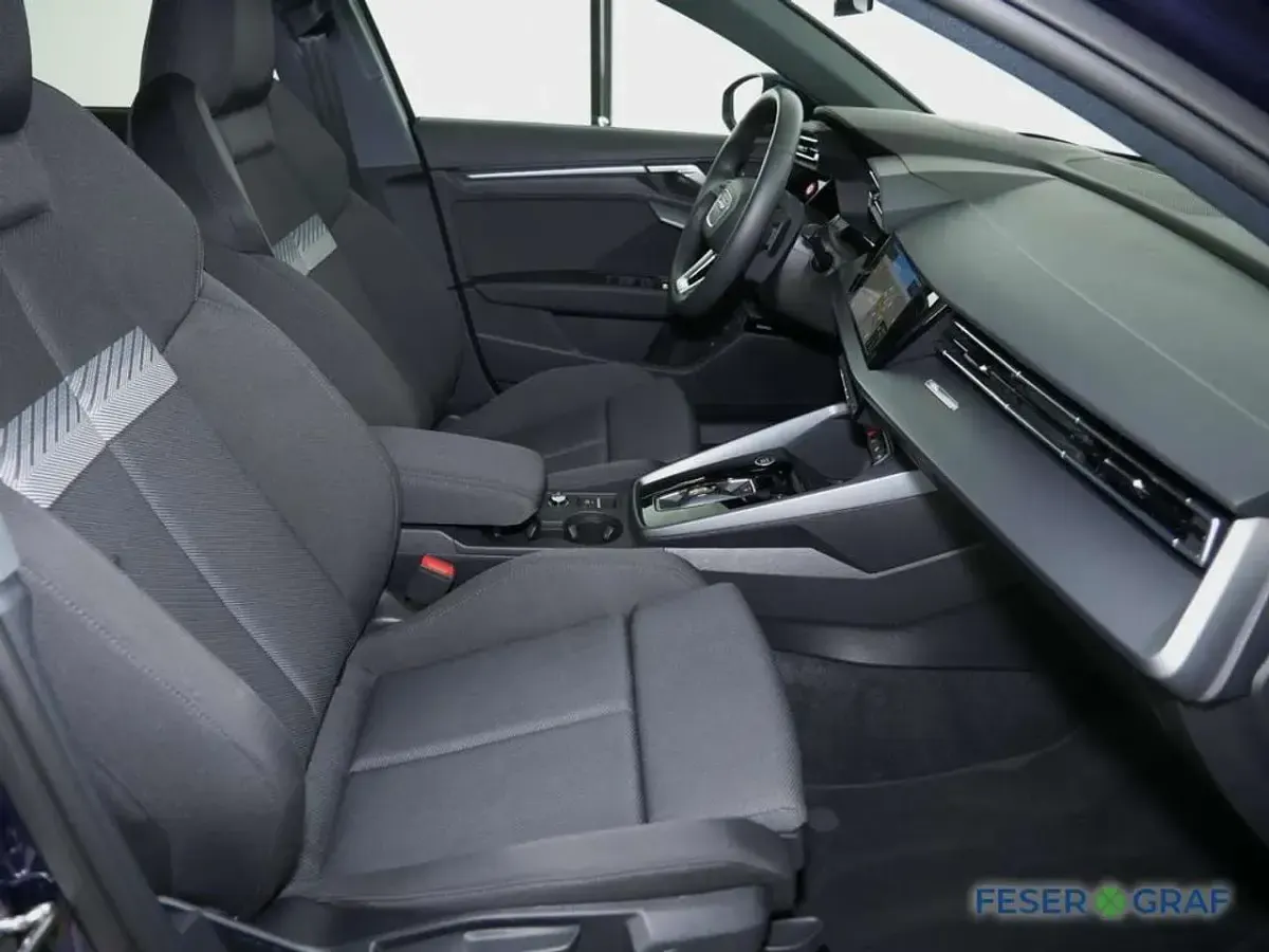 Gebraucht Audi A3 Comfort 204 PS (150 kW) 2025 Navarrablau metallic Kombi