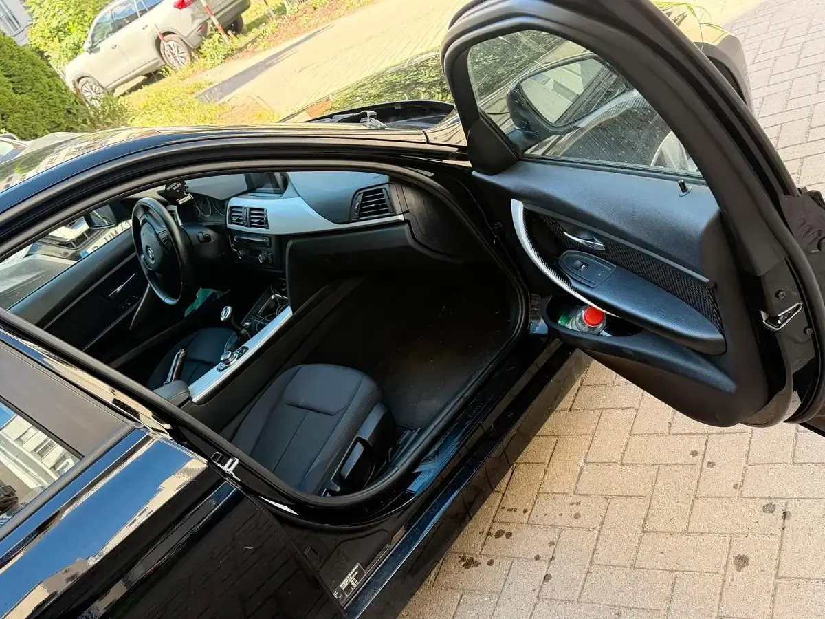Gebraucht BMW 318 150 PS (110 kW) 2016 Schwarz Limousine