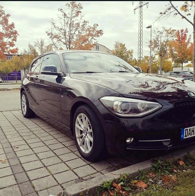 Schwarz Gebraucht 2013 BMW 118 Coupé Lifestyle Coupé | 7.199 € (Fairer Preis) - Bild 1/4