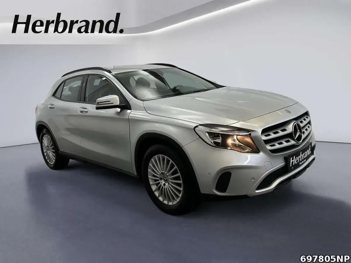 Gebraucht Mercedes GLA180 Business 122 PS (89 kW) 2019 Iridiumsilber metallic SUV
