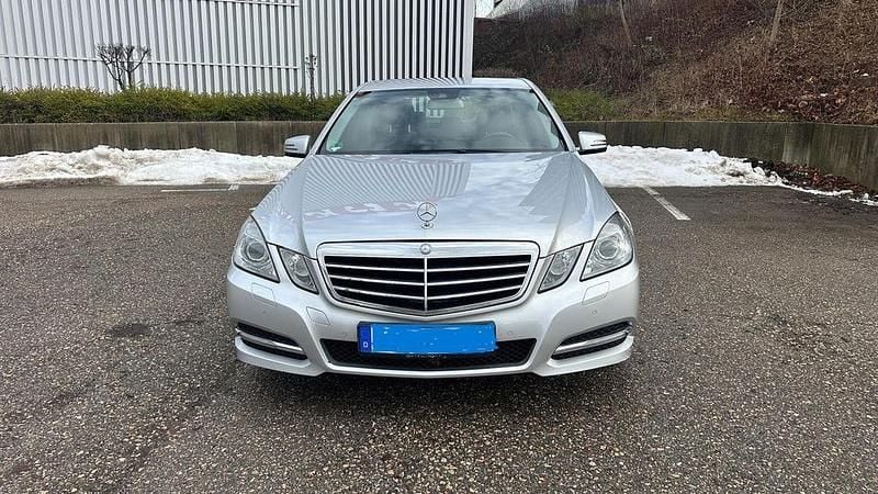 Gebraucht Mercedes E200 Avantgarde 136 PS (100 kW) 2012 Silber Limousine