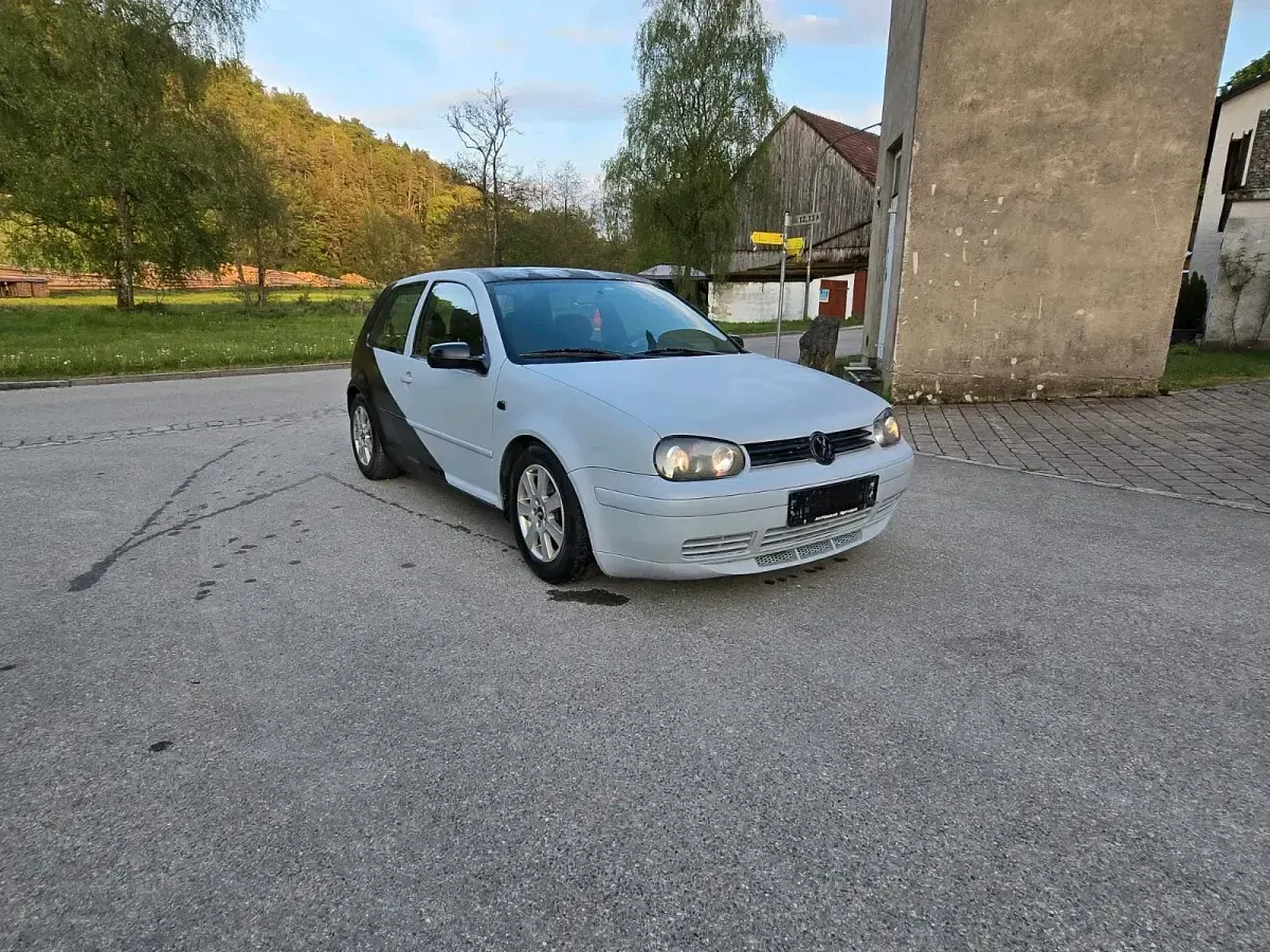 Używany VW Golf IV 75 KM (55 kW) 2002 Szary Sedan/Limuzyna
