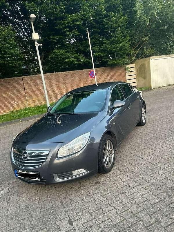 Grau Gebraucht 2009 Opel Insignia Edition Limousine | 5.000 € (Etwas zu teuer) - Bild 1/4