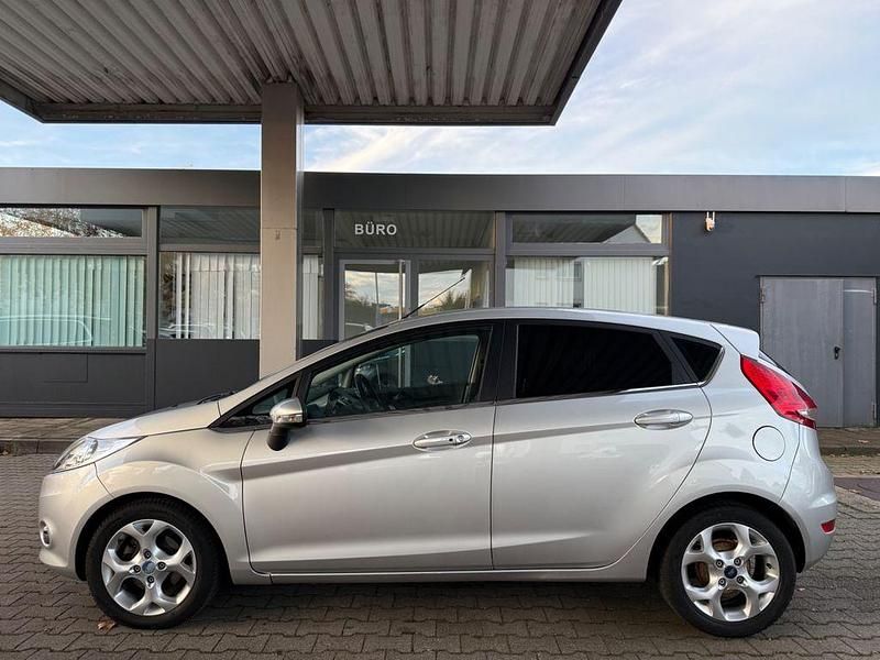 Gebraucht Ford Fiesta Titanium 120 PS (88 kW) 2009 Silber Limousine