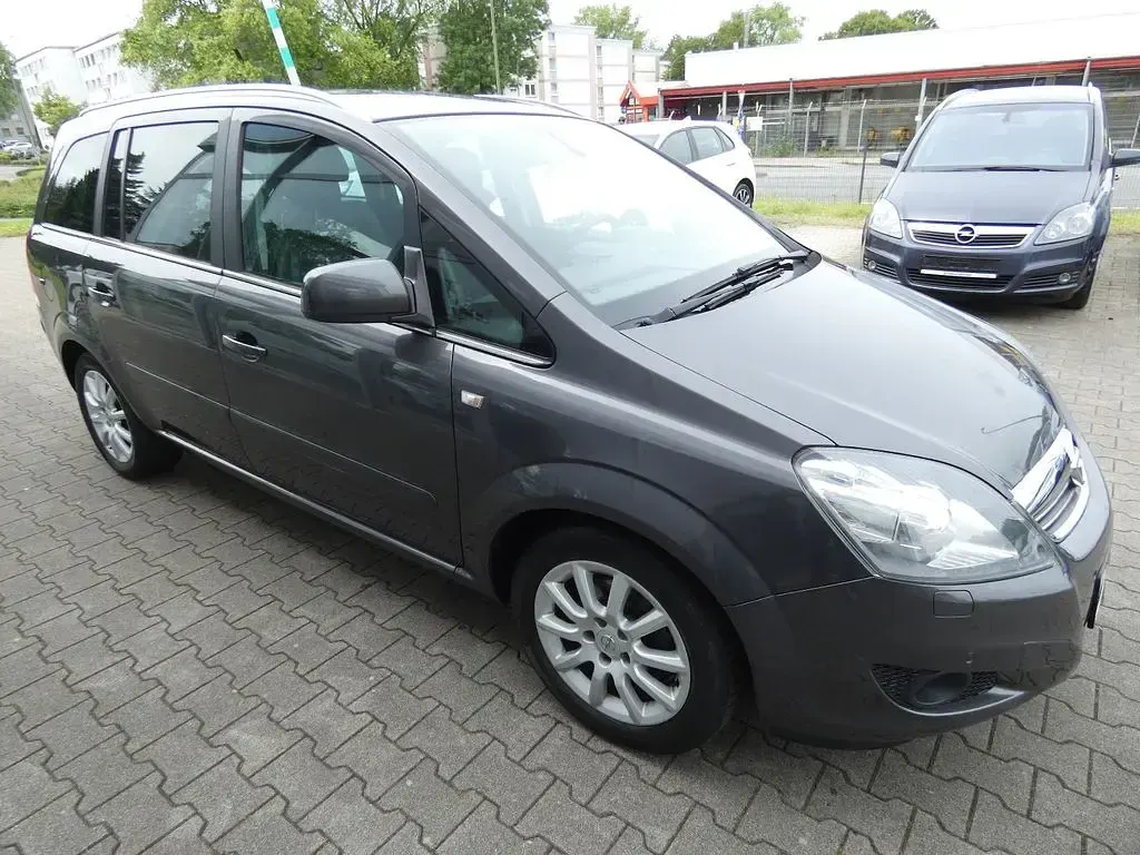 Gebraucht Opel Zafira 140 PS (102 kW) 2011 Grau Van / Kleinbus