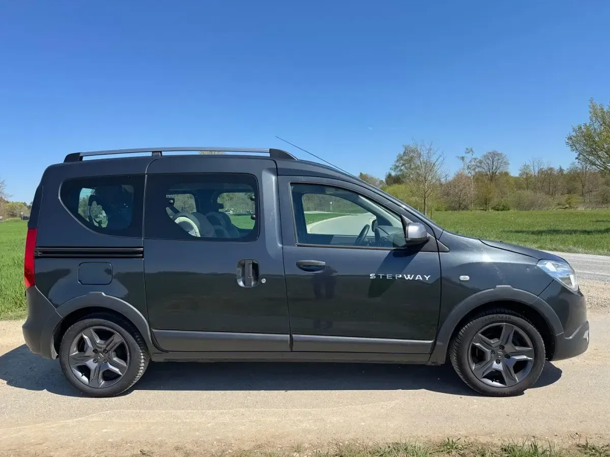 Gebraucht Dacia Dokker Celebration 116 PS (85 kW) 2017 Grau Van / Kleinbus