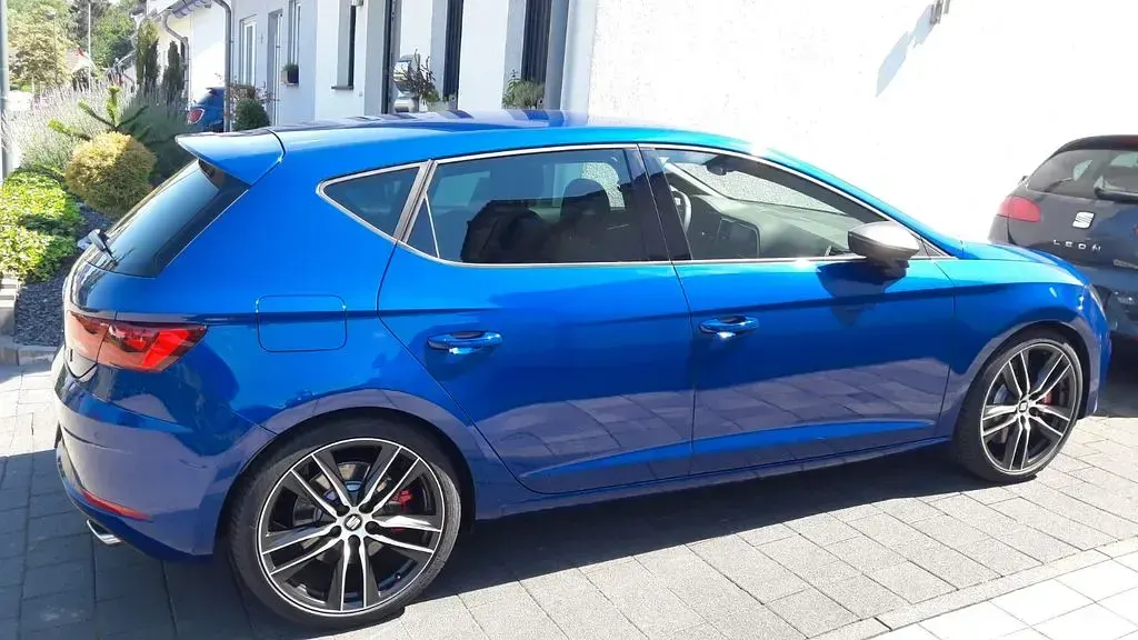 Używany Cupra Leon 300 KM (220 kW) 2018 Niebieski Sedan/Limuzyna