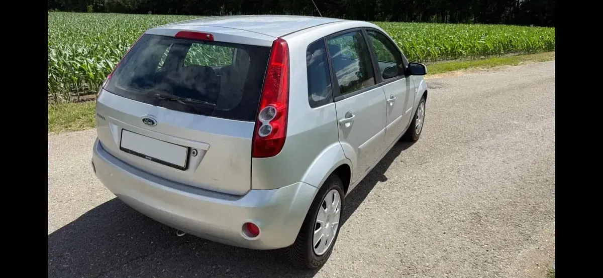 Gebraucht Ford Fiesta 70 PS (51 kW) 2008 Silber Kleinwagen