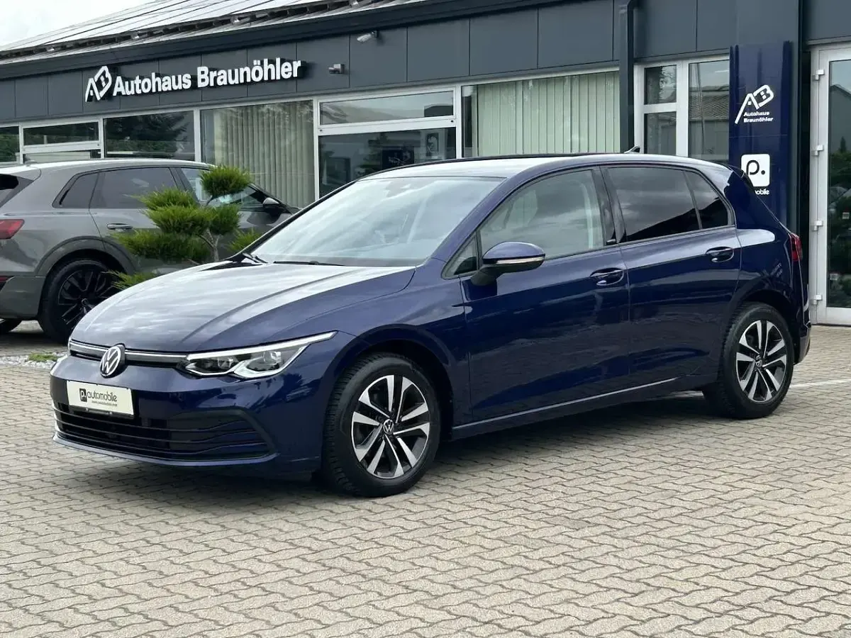 Gebraucht VW Golf VII United 110 PS (80 kW) 2021 Atlantic blue Kleinwagen