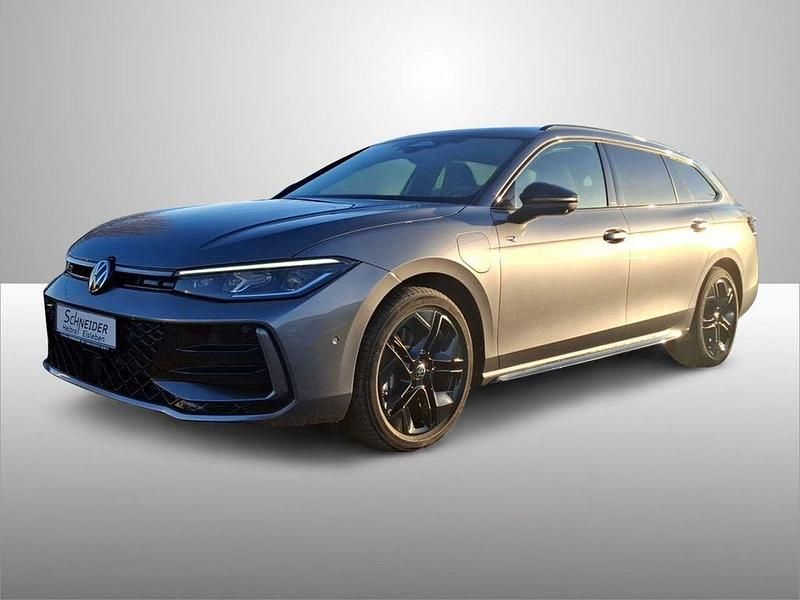 Gebraucht VW Passat R-line 177 PS (130 kW) 2024 Diabasgrau (metallic) Kombi