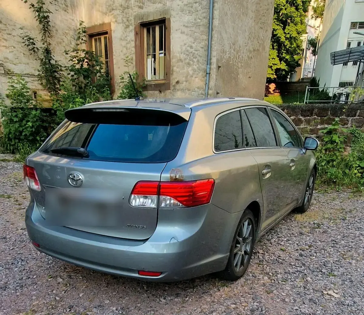 Gebraucht Toyota Avensis 136 PS (100 kW) 2011 Violet Kombi
