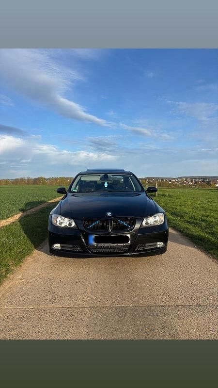 Gebraucht BMW 320 163 PS (119 kW) 2007 Schwarz Limousine