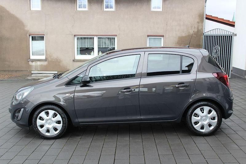 Gebraucht Opel Corsa Color Edition 101 PS (74 kW) 2014 Grau Limousine