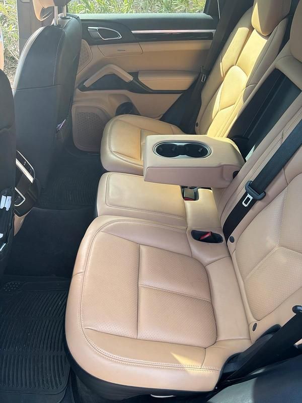 Gebraucht Porsche Cayenne 239 PS (175 kW) 2017 Silber SUV