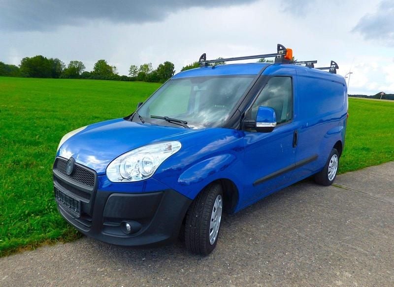 Blau Gebraucht 2011 Fiat Doblò Van / Kleinbus | 4.500 € (Guter Preis) - Bild 1/4