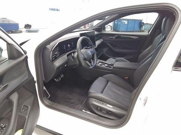 Gebraucht VW Passat R-line 177 PS (130 kW) 2025 Weiß (oryxweiß perlmutteffekt) Kombi