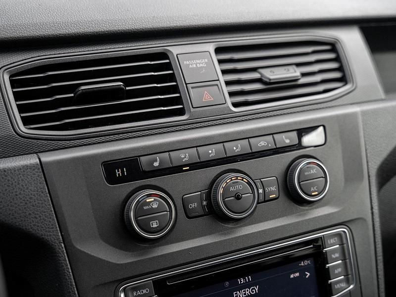 Second-hand VW Caddy Maxi 102 CP (75 kW) 2020 Alb Monovolum