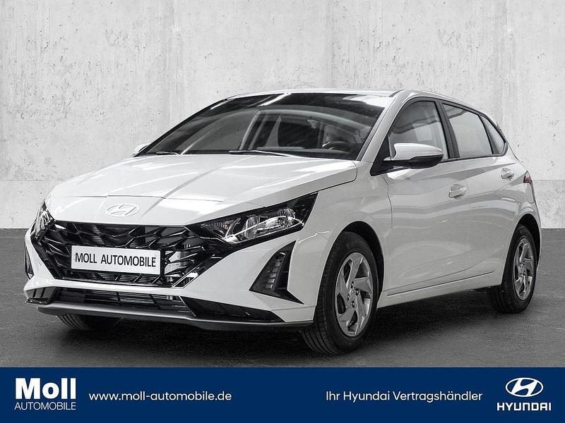 Gebraucht Hyundai i20 Select 101 PS (74 kW) 2025 Weiss Limousine