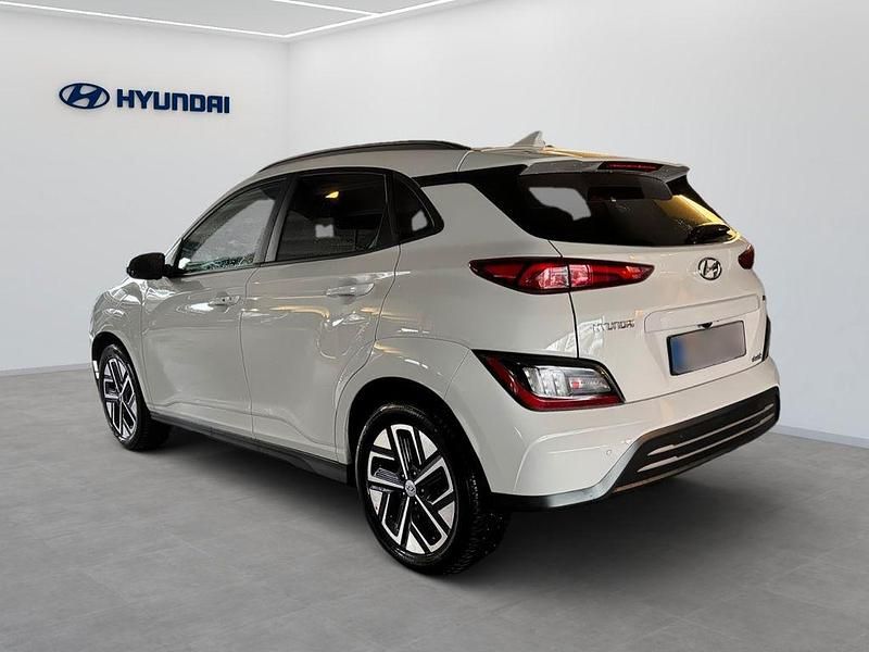 Gebraucht Hyundai Kona Trend 100 kW (136 PS) 2023 Weiß SUV