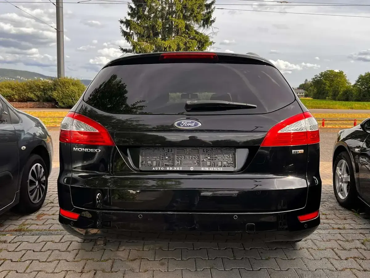 Gebraucht Ford Mondeo Titanium 140 PS (102 kW) 2009 Pantherschwarz metallic Kombi