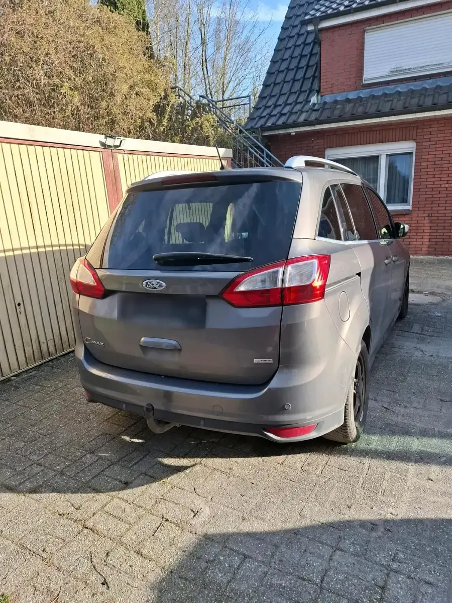 Gebraucht Ford Grand C-Max 115 PS (84 kW) 2012 Braun Van / Kleinbus