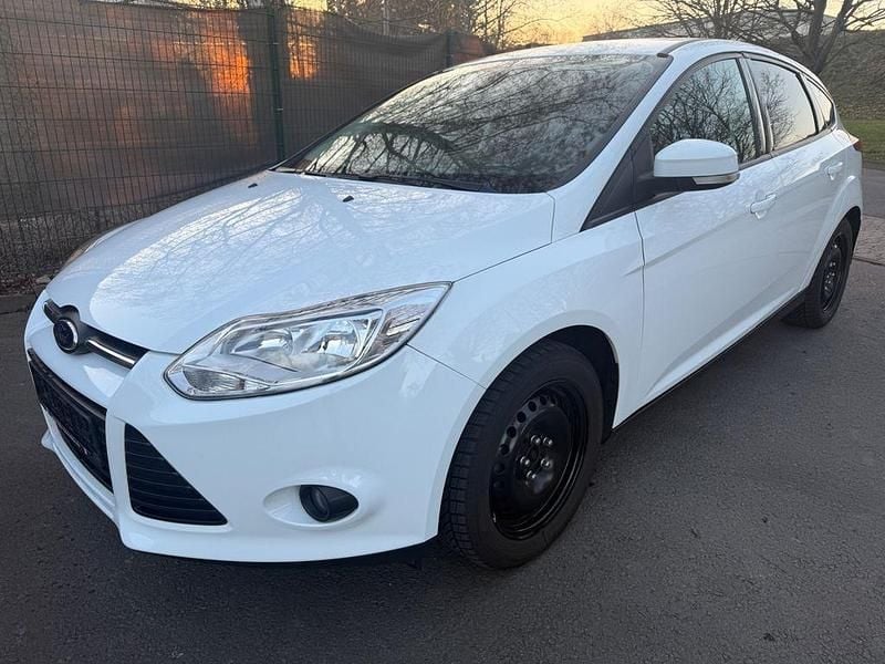 Gebraucht Ford Focus Trend 86 PS (63 kW) 2014 Weiß Limousine