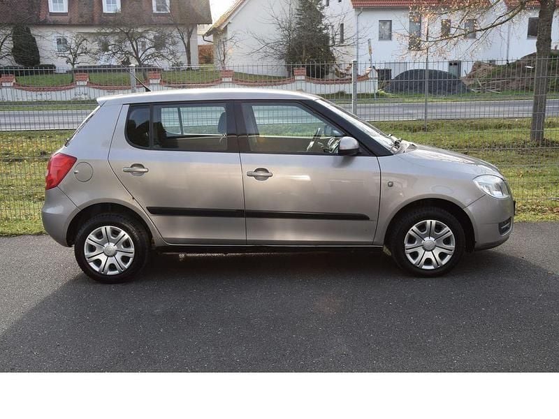 Gebraucht Skoda Fabia 60 PS (44 kW) 2009 Beige Limousine