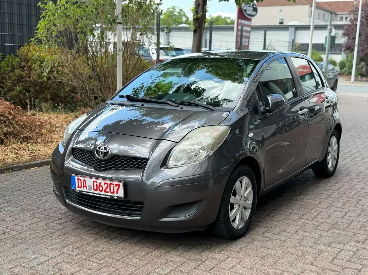 Gebraucht Toyota Yaris Cool 69 PS (50 kW) 2011 Grey metallic Kleinwagen