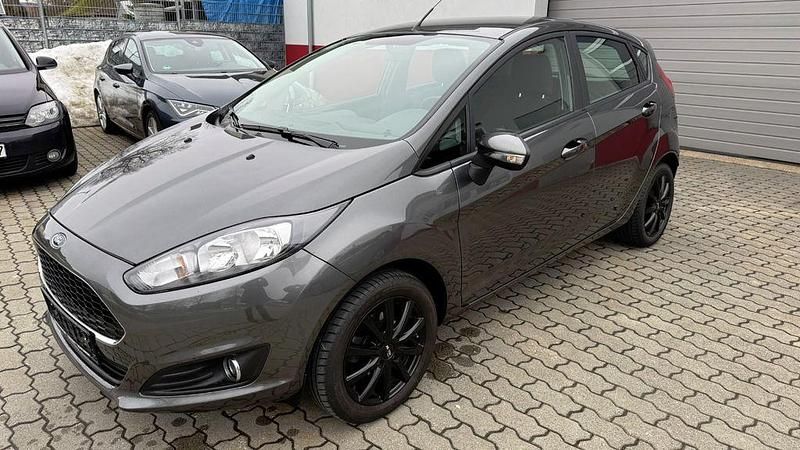 Gebraucht Ford Fiesta Trend 82 PS (60 kW) 2016 Grau Limousine