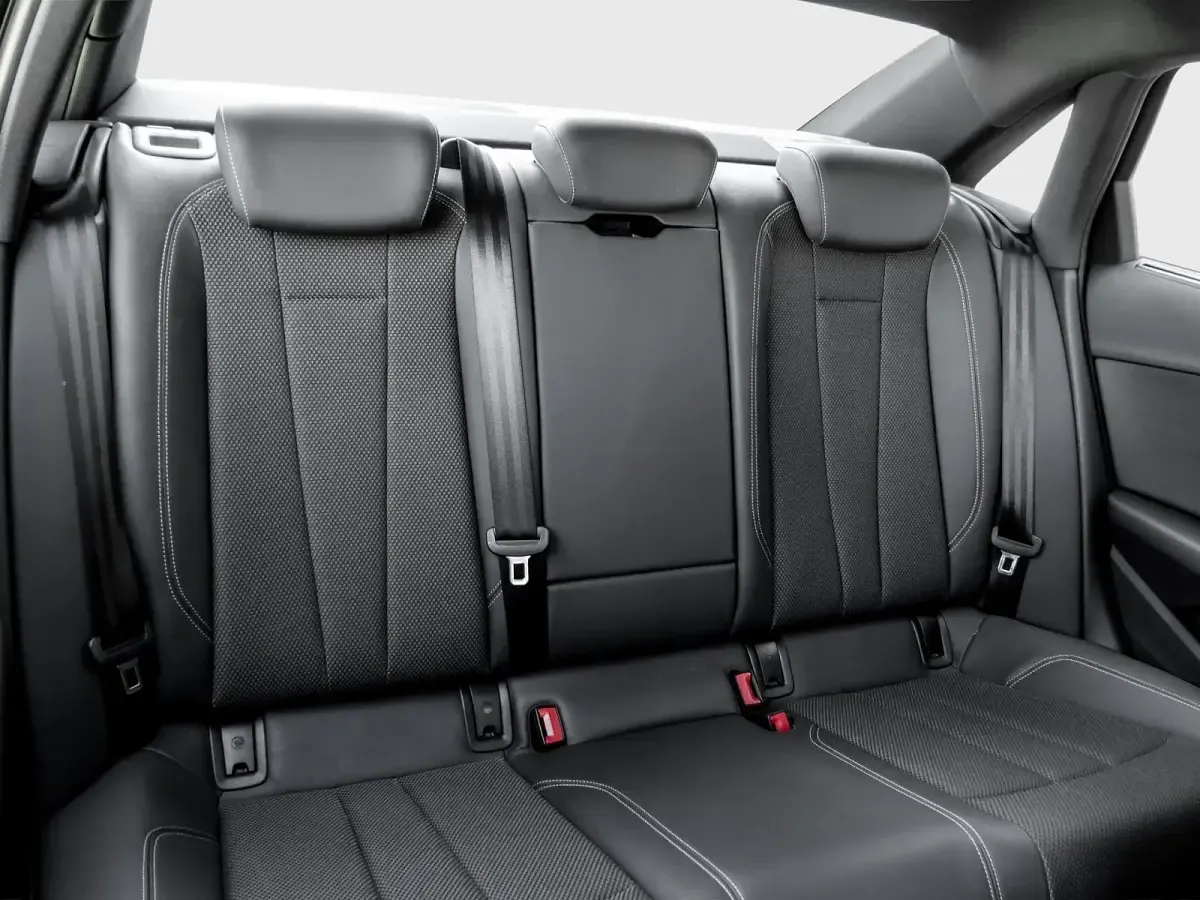 Gebraucht Audi A4 S-Line 204 PS (150 kW) 2023 Schwarz Limousine