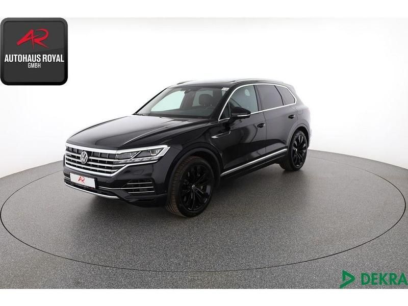 Schwarz (metallic) Gebraucht 2022 VW Touareg R-line SUV | 47.879 € (Fairer Preis) - Bild 1/4